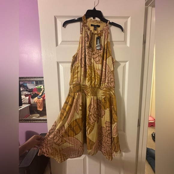 White House Black Market Dresses & Skirts - White House Black Market Floral Dress in Gold and Pink